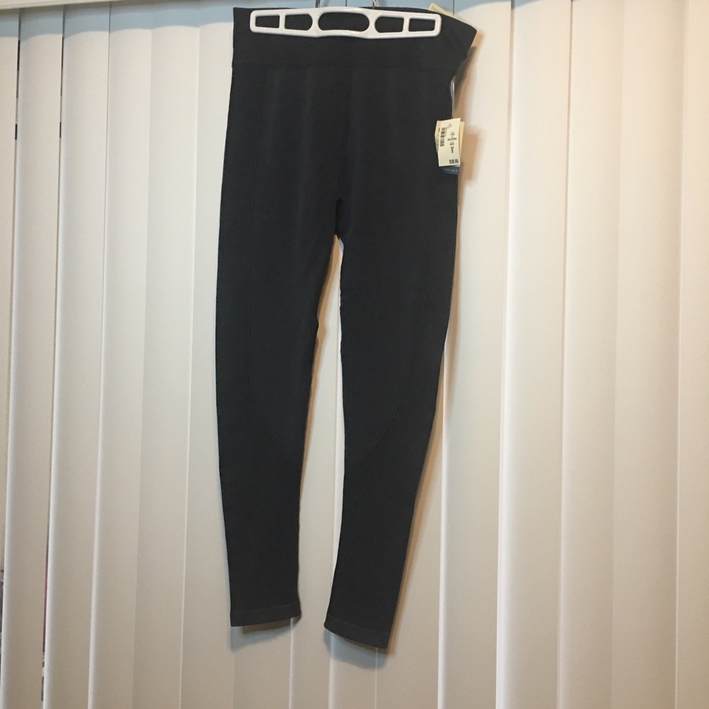 Aeropostale NWT sz Large Grey leggings